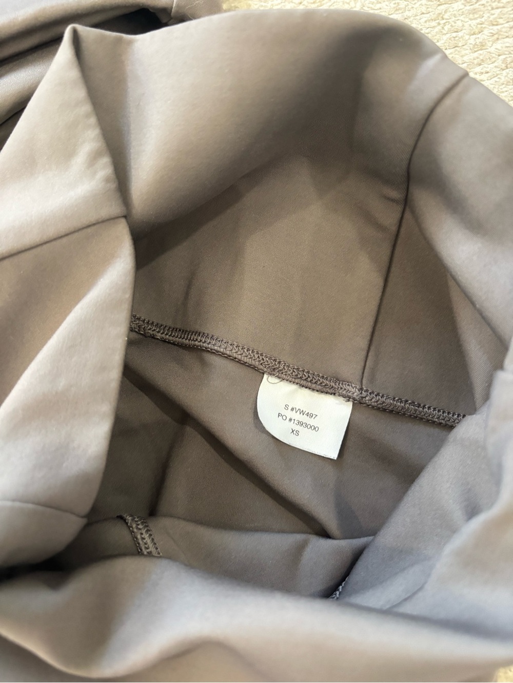 Vuori High-Waist Leggings and Cropped Tank Set in Taupe Gray - Picture 3 of 3